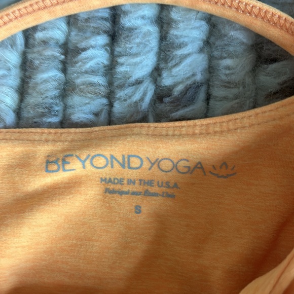 Beyond Yoga Spacedye Shapeshift Cropped Tank tangerine - Picture 5 of 6